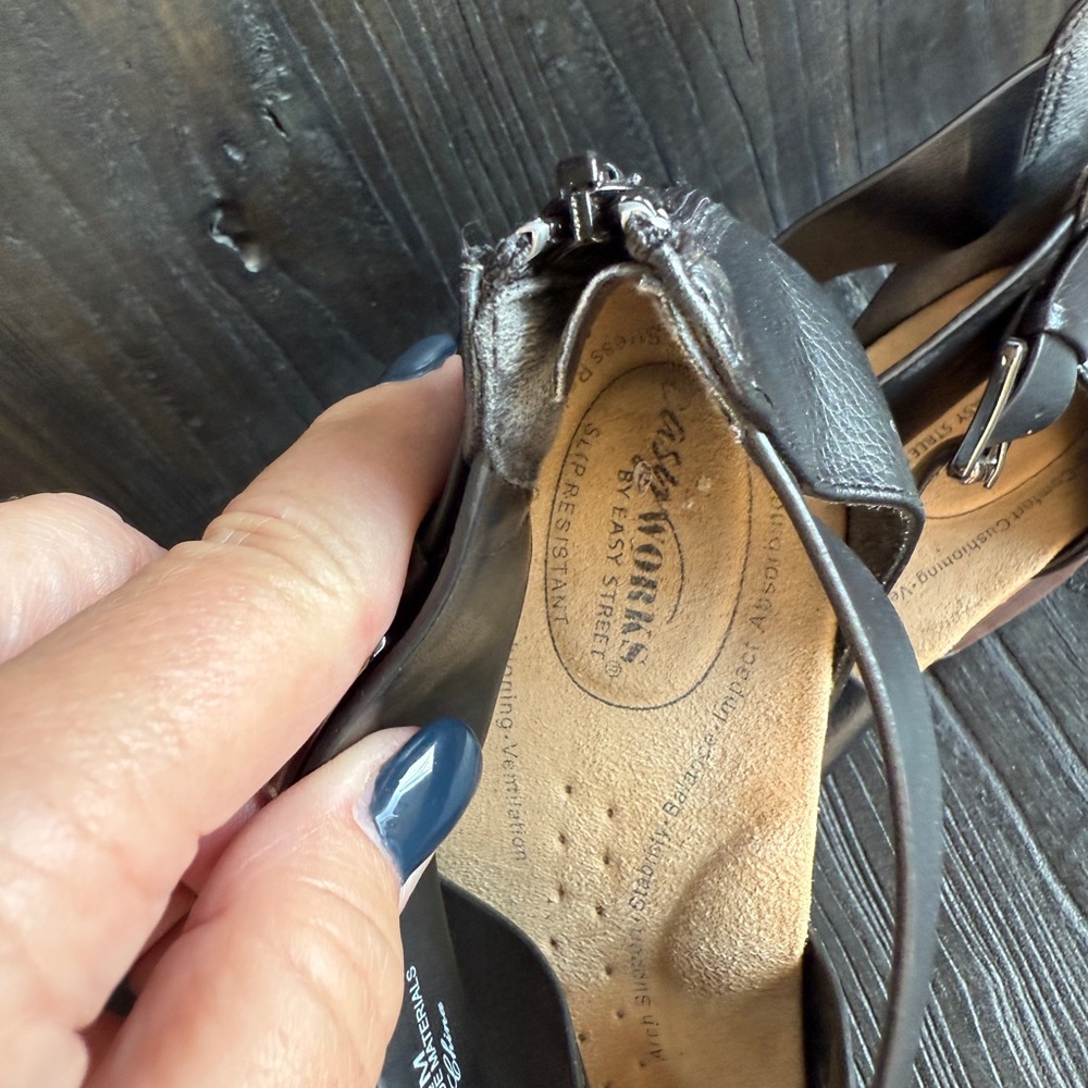 Korks by Kork-Ease Black Strappy Wedge Sandals Comfort Slip Resistant Size 9.5 - Picture 2 of 6